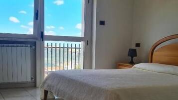 Habitació doble clàssica, balcó, vistes al turó