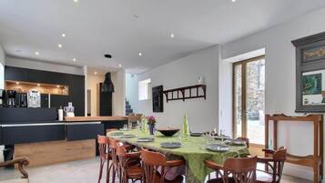 House | Tempat makan