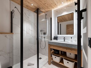 Hair dryer, towels - Modern apartment in the center - 6 guests (Montvalezan-La Rosière)