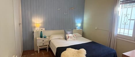 3 bedrooms, bed sheets