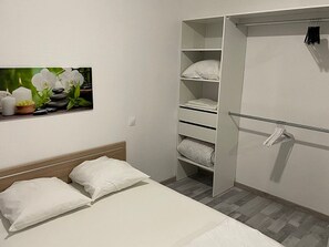 Free WiFi, bed sheets - Comfortable studio - 4 guests (Saint-Girons)