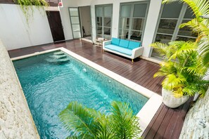 Pool - Elegant 3-bedroom Seminyak villa with king-size beds, swimming pool, 200 m from beaches. (Bali)