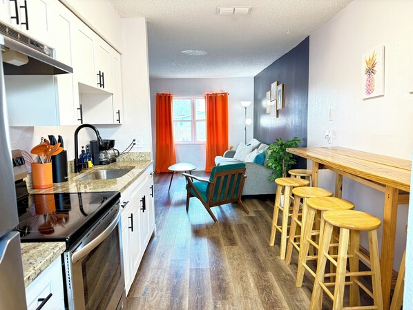 Fridge, microwave, oven, stovetop - 2BR Tampa Bay Apartment Near Beaches, Bucs Stadium, Downtown St pete & Airport (Pinellas Park)