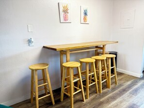 Dining - 2BR Tampa Bay Apartment Near Beaches, Bucs Stadium, Downtown St pete & Airport (Pinellas Park)
