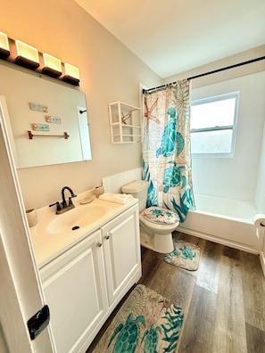 Hair dryer, towels, soap, shampoo - 2BR Tampa Bay Apartment Near Beaches, Bucs Stadium, Downtown St pete & Airport (Pinellas Park)