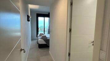 3 slaapkamers, een strijkplank/strijkijzer, wifi, beddengoed