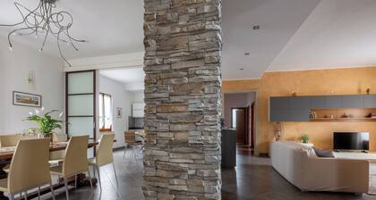 Beautiful villa for 8 guests with A/C, WIFI, TV and balcony, close to Siena