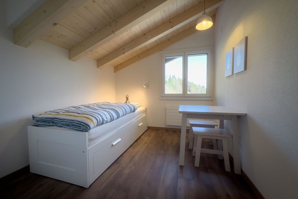 Bett, Möbel, Schlafzimmer, Interior Design, Wand, Holz, Fussboden, Bedding, Decke, Flooring