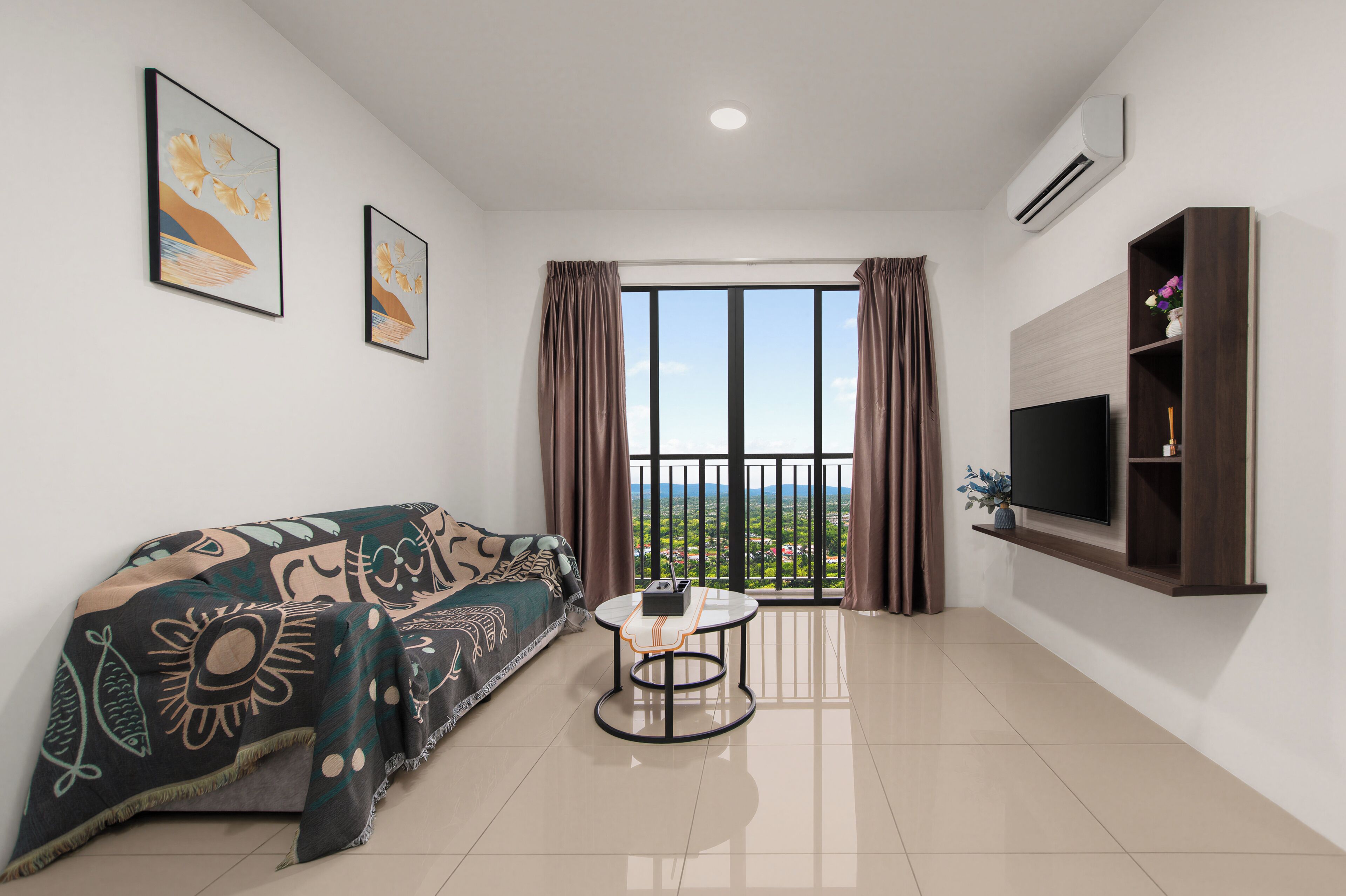 Superior Apartment, 4 Bedrooms, Balcony, City View | Living area