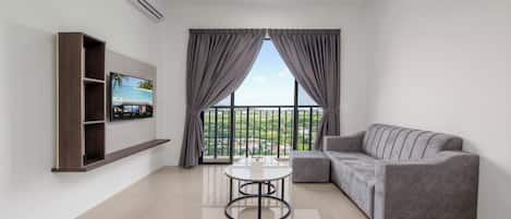 Superior Apartment, 4 Bedrooms, Balcony, City View | Living area