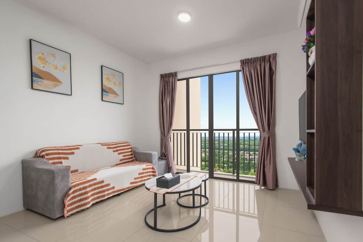 Superior Apartment, 3 Bedrooms, Balcony, City View | Living area