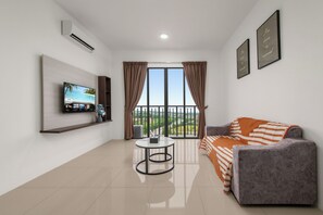 Superior Apartment, 2 Bedrooms, Balcony, City View | Living area