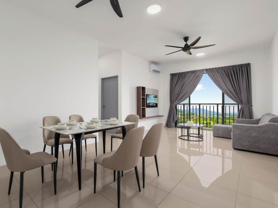 Superior Apartment, 4 Bedrooms, Balcony, City View | Dining