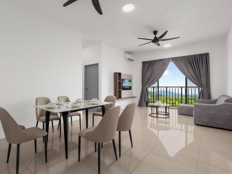 Basic Apartment, 3 Bedrooms, Balcony, City View | In-room dining