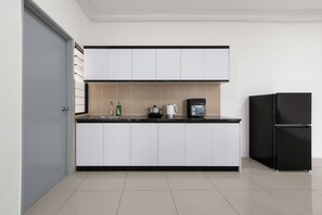 Appartement supérieur, 3 chambres, balcon, vue sur la ville | Cuisine privée