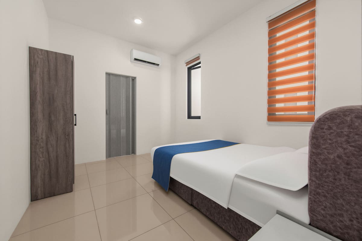 Studio Confort, 1 lit double, salle de bains privée, vue ville