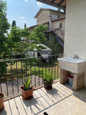 Property grounds - Entire cottage fully furnished, in the green heart of Umbria region (Umbria)