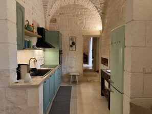 Fridge, oven, stovetop, dishwasher - Casina d'Autore: Historic Charm, Salt Pool with Baby Pool in Itria Valley. (Puglia)