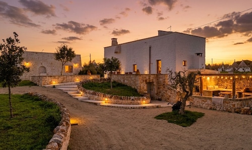 Casina d'Autore: Historic Charm, Salt Pool with Baby Pool in Itria Valley.