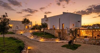 Casina d'Autore: Historic Charm, Salt Pool with Baby Pool in Itria Valley.