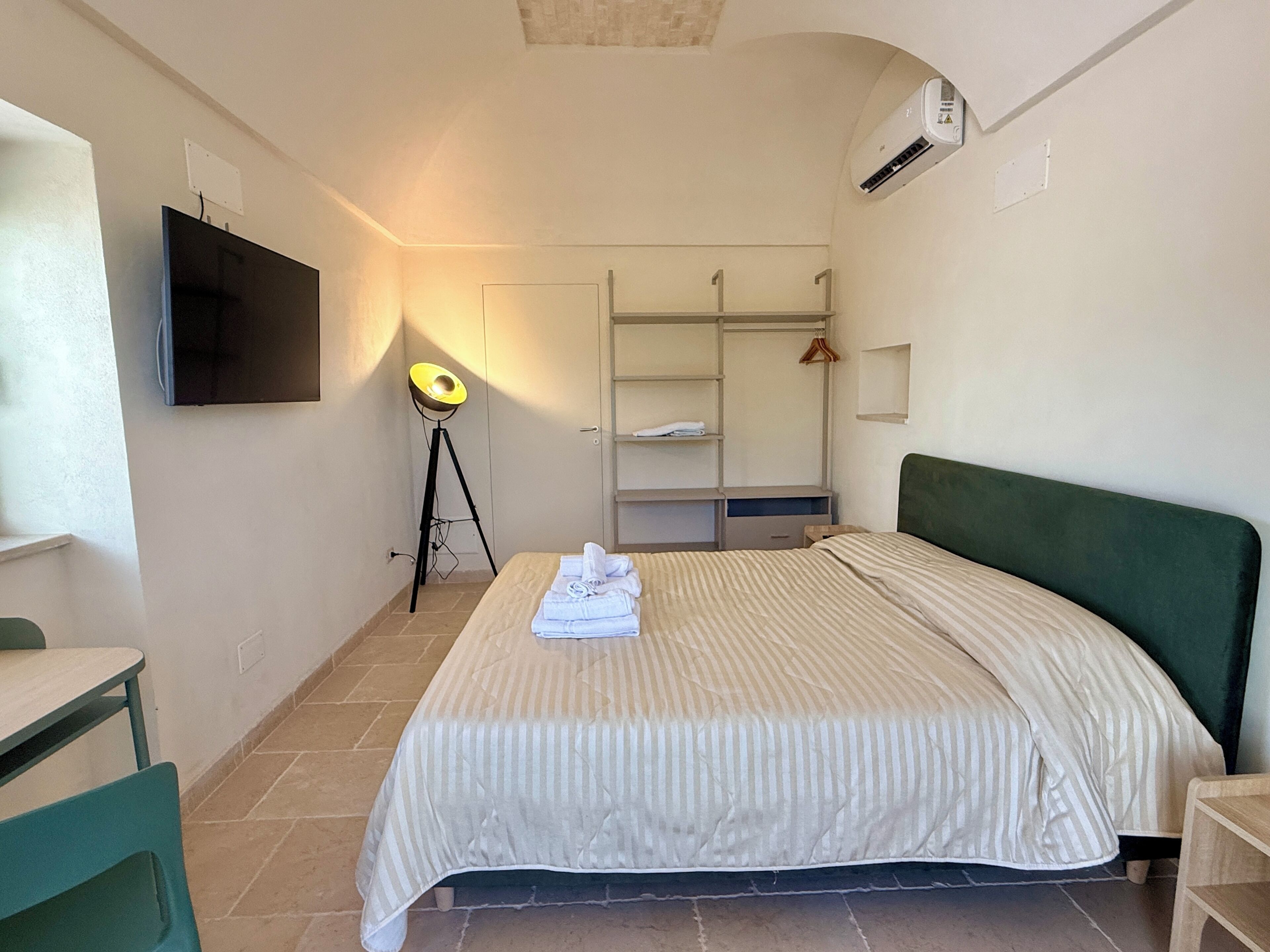 4 chambres, fer et planche à repasser, accès au Wi-Fi (inclus)