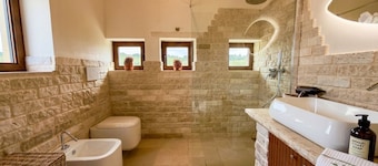 Casina d'Autore: Historic Charm, Salt Pool with Baby Pool in Itria Valley.
