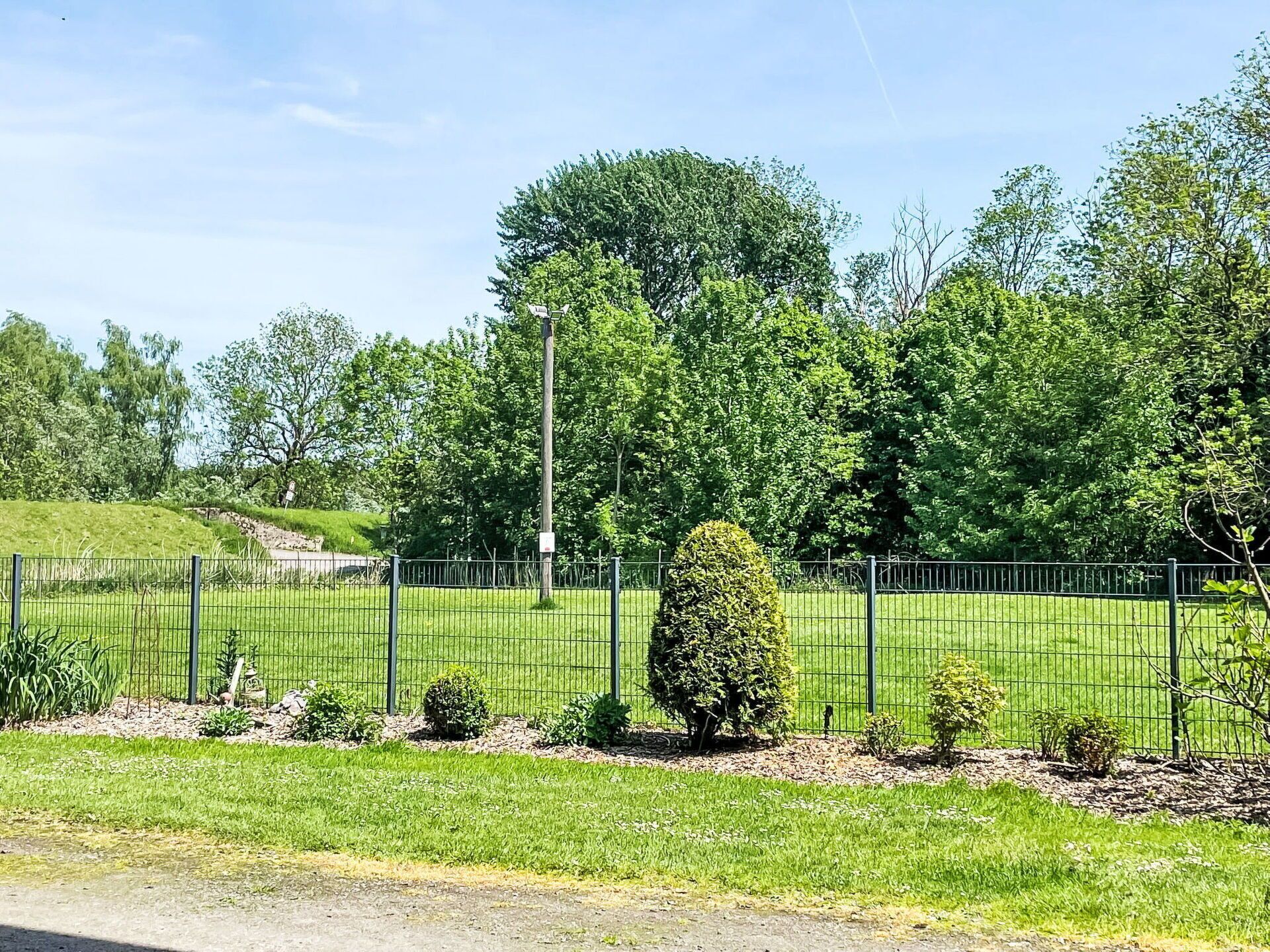Arbre, Arbuste, Clôture, Lot Terre, Jardin, Pelouse, Suppression Des Plantes Ligneuses, Aménagement Paysager, Accueil Escrime