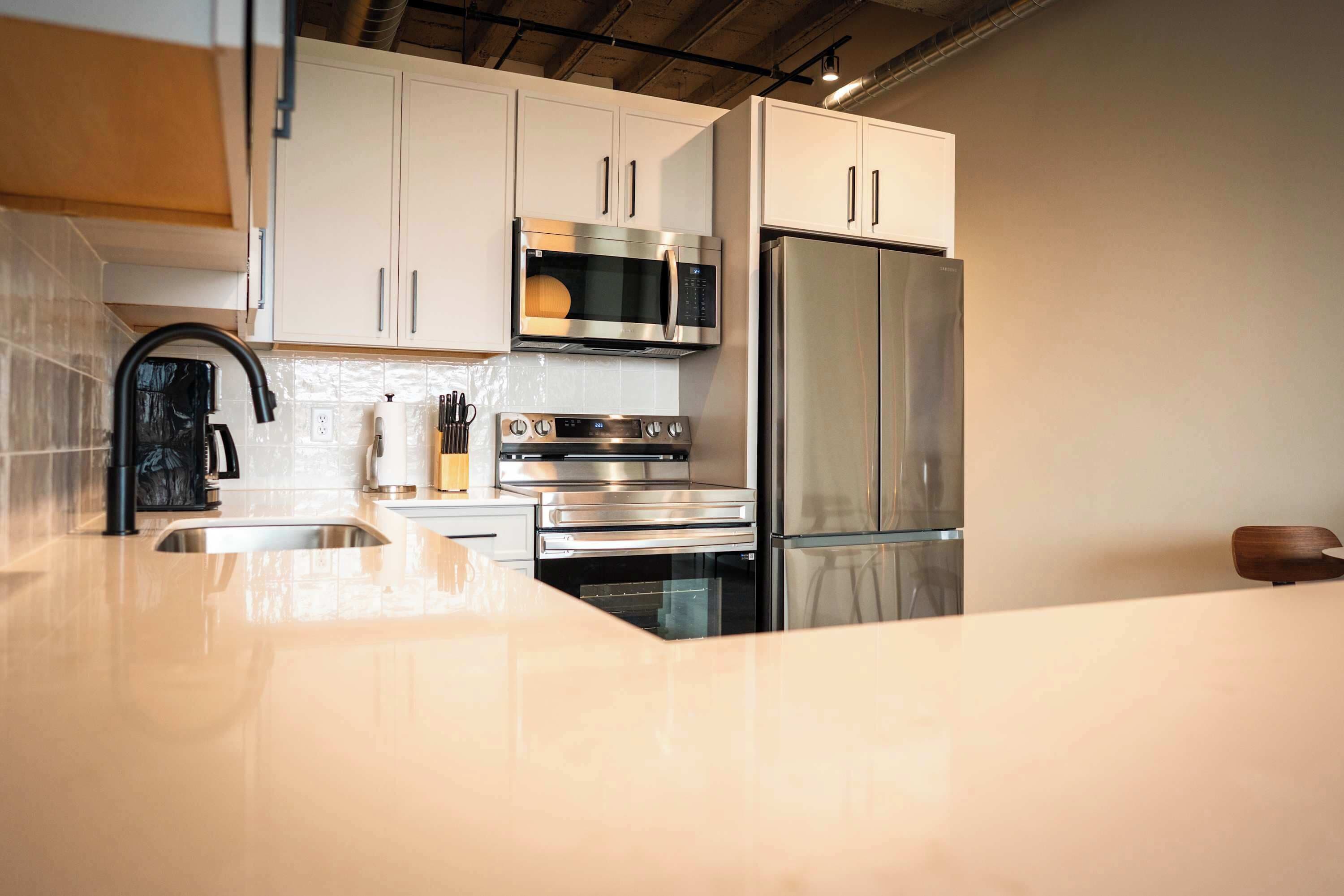 Deluxe Apartment, 1 Queen Bed with Sofa bed, Non Smoking | Private kitchen | Fridge, microwave, oven, stovetop