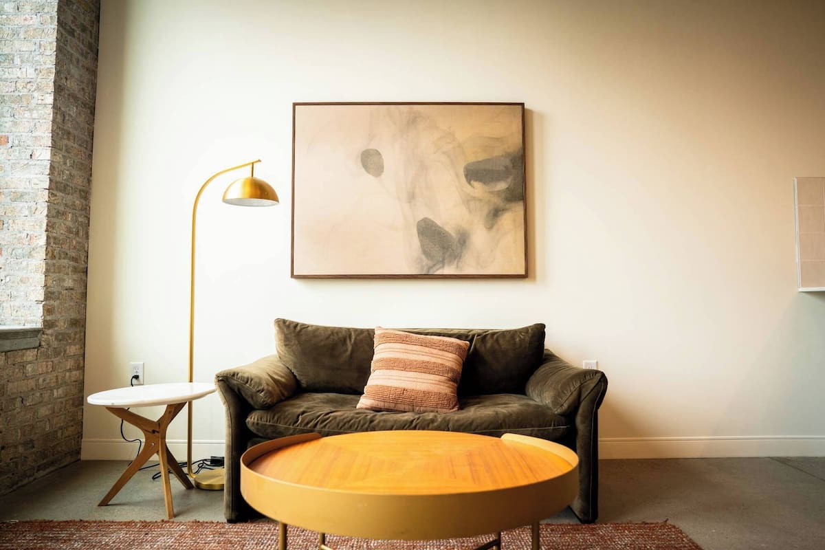 Deluxe Studio, 1 Queen Bed, Non Smoking | Living area