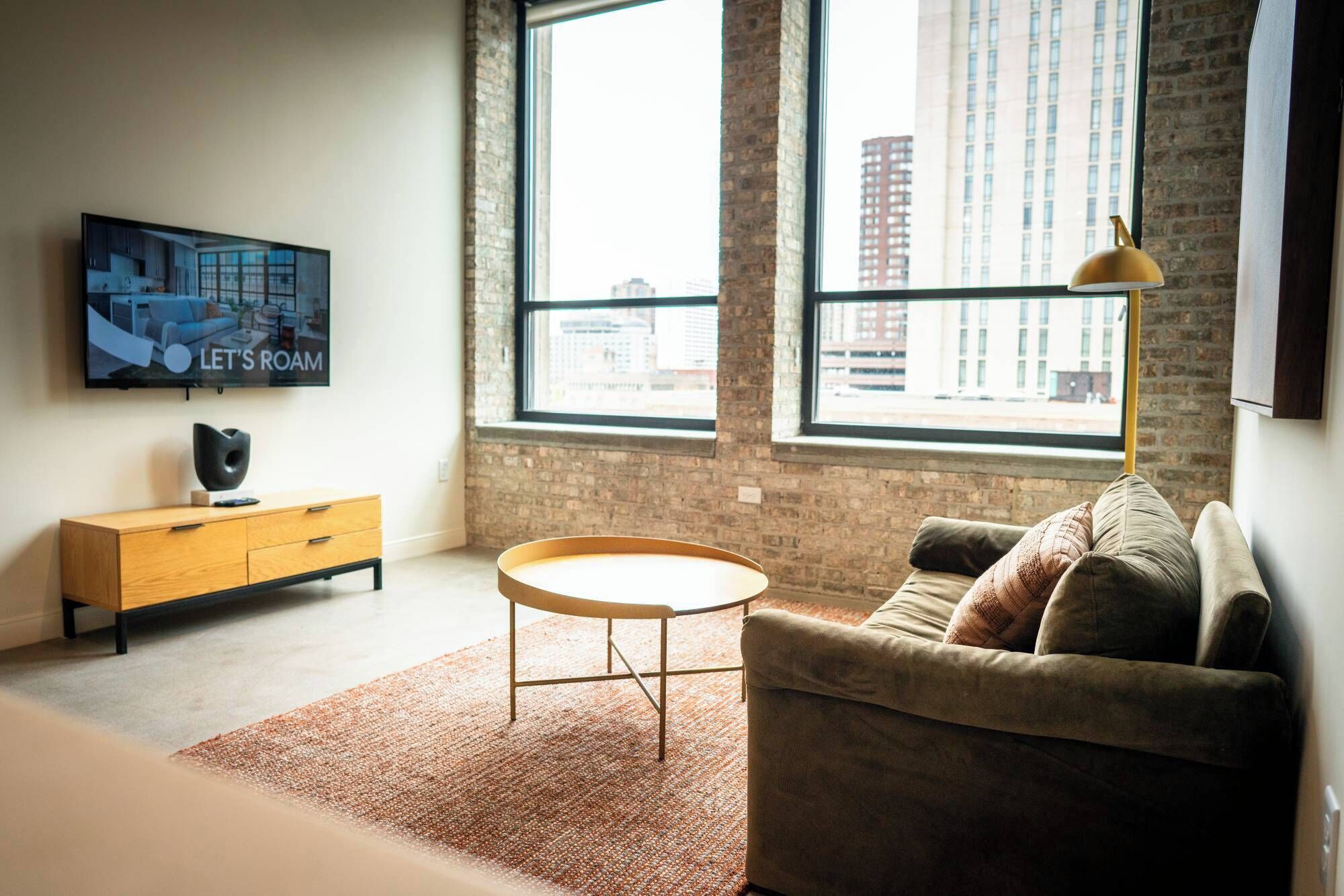 Deluxe-Studio, 1 Queen-Bett, Nichtraucher | Wohnbereich | 42-Zoll-Smart-TV mit Digitalempfang, Netflix, Hulu