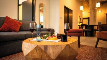 Deluxe Apartment, 3 Bedrooms, Non Smoking | Living area | 42-inch Smart TV with digital channels, Netflix, Hulu