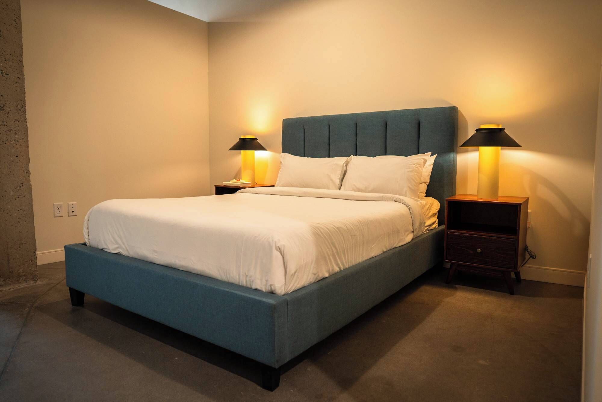 Estudio económico, 1 cama de matrimonio, no fumadores | Escritorio y espacio para trabajar con un portátil