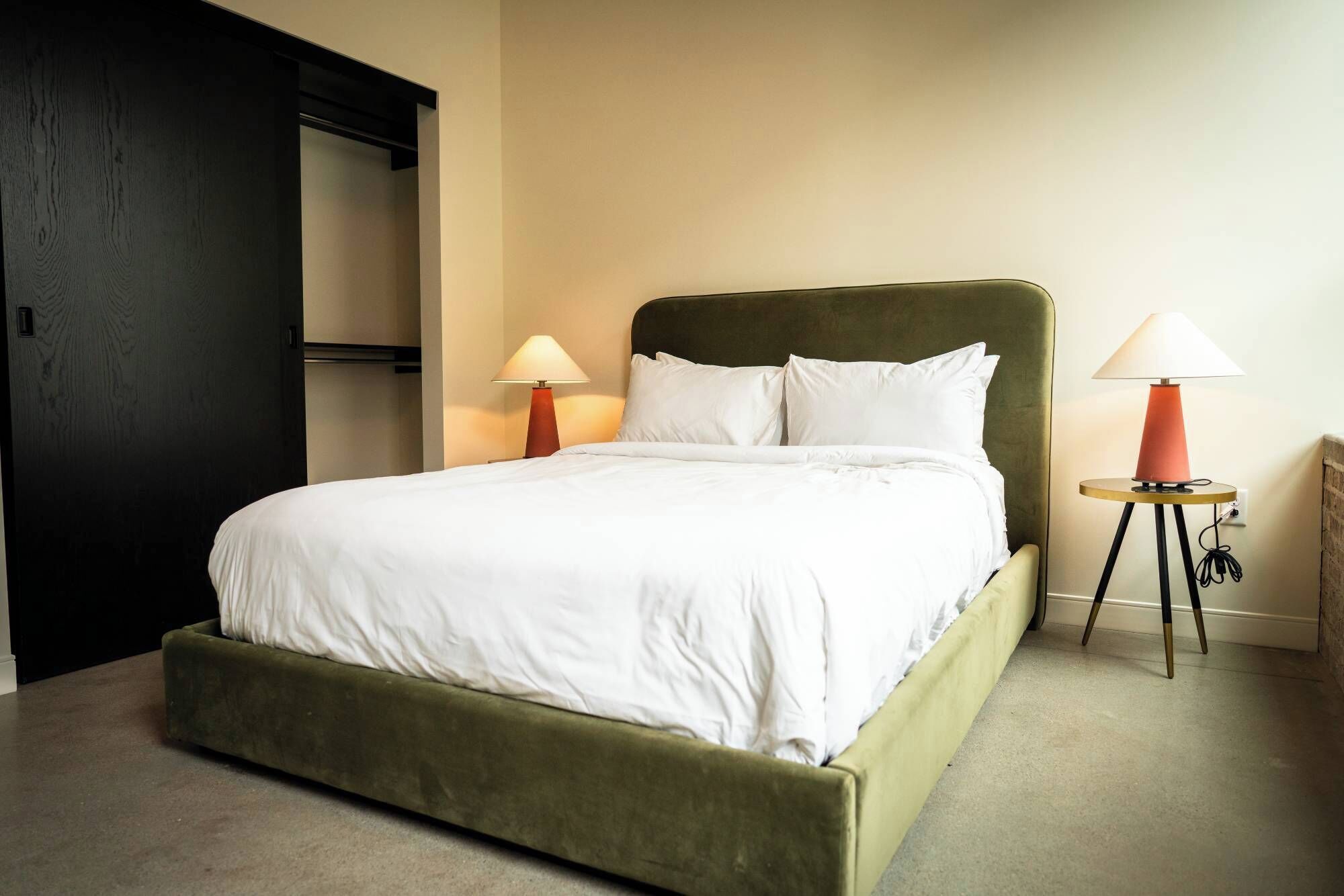 Apartamento Deluxe | Escritorio y espacio para trabajar con un portátil