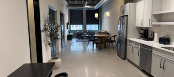 로아미 앳 센추리 플라자