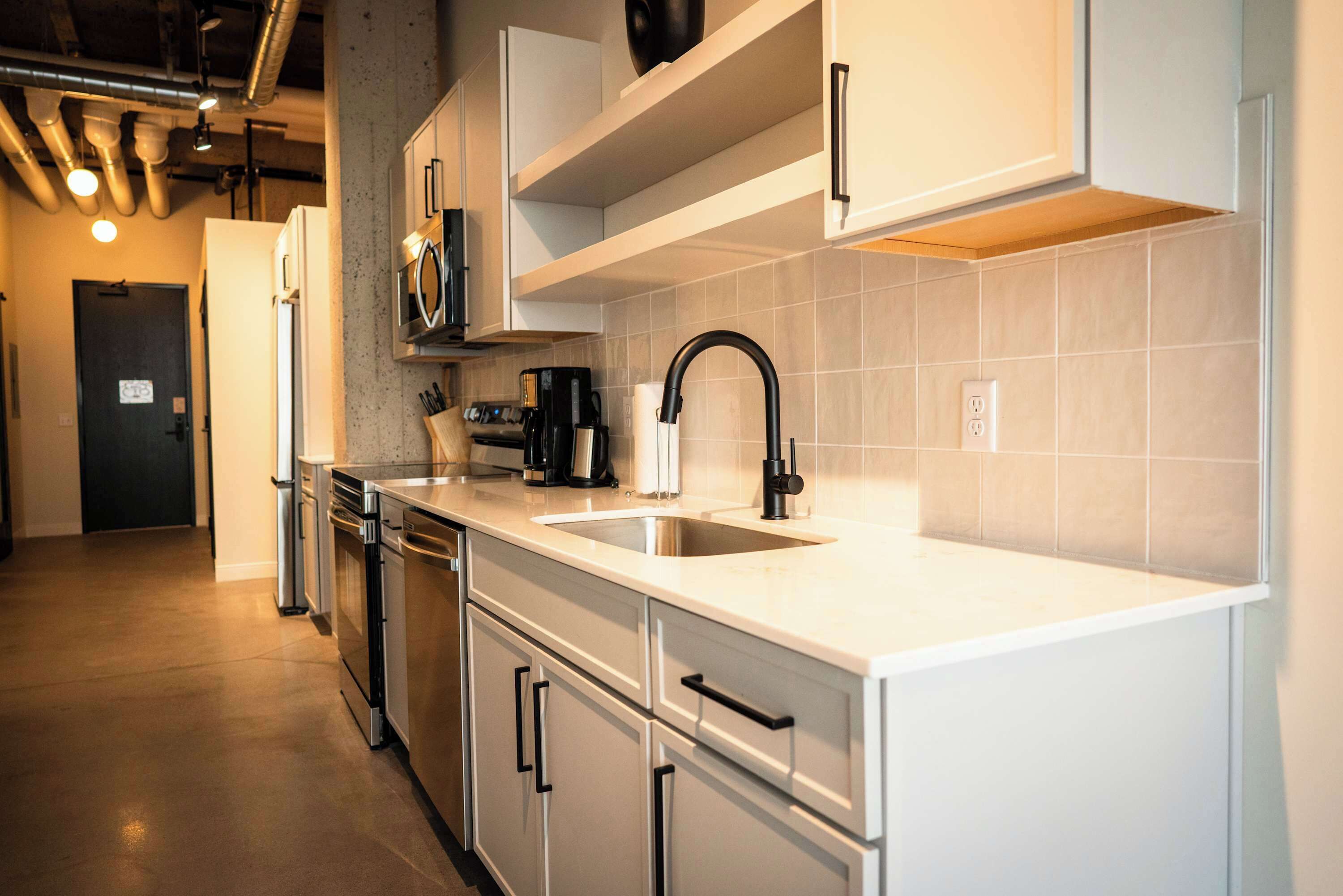 Deluxe Apartment, 2 Bedrooms, Non Smoking | Private kitchen | Fridge, microwave, oven, stovetop
