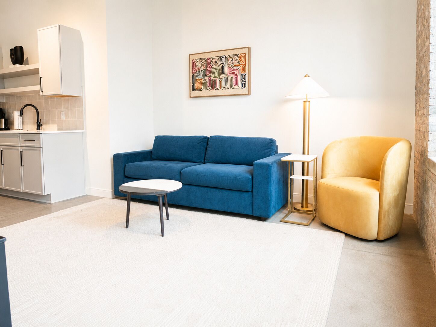 Deluxe-Apartment, 2 Schlafzimmer, Nichtraucher | Wohnbereich | 42-Zoll-Smart-TV mit Digitalempfang, Netflix, Hulu