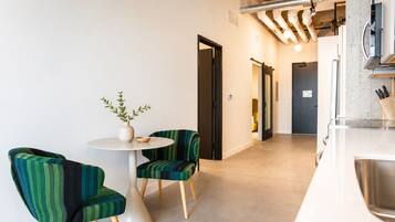 Appartement Deluxe, 2 chambres, non-fumeur | Salle Ă manger