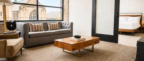 En 42-tommers smart-TV med digitale kanaler samt Netflix og Hulu