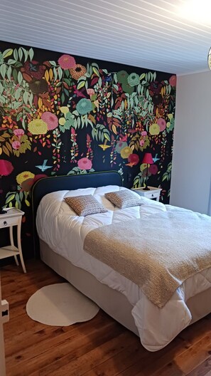 2 makuuhuonetta, työpöytä, silitysrauta/-lauta, ilmainen Wi-Fi