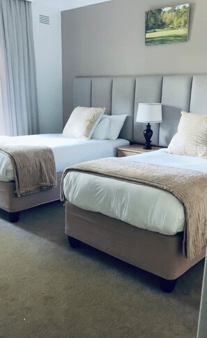 6 slaapkamers, een strijkplank/strijkijzer, wifi, beddengoed