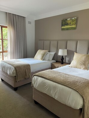 6 slaapkamers, een strijkplank/strijkijzer, wifi, beddengoed