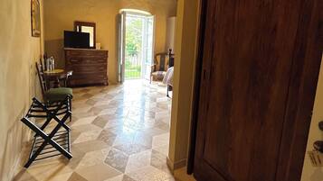 Chambre Double Classique, vue jardin | Coin séjour