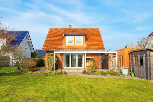Ferienhaus "Malibu" in Schönberg: 300 m zum Sandstrand, Garten & Kaminofen