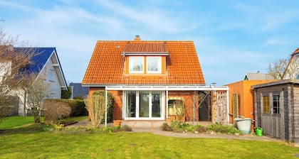 Ferienhaus "Malibu" in Schönberg: 300 m zum Sandstrand, Garten & Kaminofen