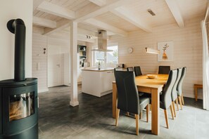 Dining - Ferienhaus in Schönberg, Holm - Sauna, Kaminofen & 600 m zum Sandstrand (Schönberg (Holstein))
