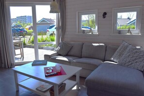 TV - Family Holiday Home with Sauna near the Sandy Beach in Schönberg-Holm (Schönberg (Holstein))