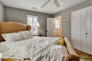 1 bedroom, iron/ironing board, free WiFi - Steps to the Bay and Ocean and Dog Friendly! (DEWEY BEACH)