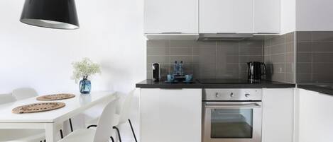 Apartment, Balkon, Gartenblick | Eigene Küche