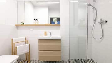 Apartment, Balcony, Garden View | Bathroom