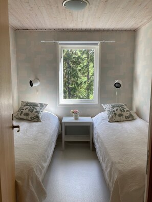 8 habitaciones, tabla de planchar con plancha, wifi y ropa de cama 